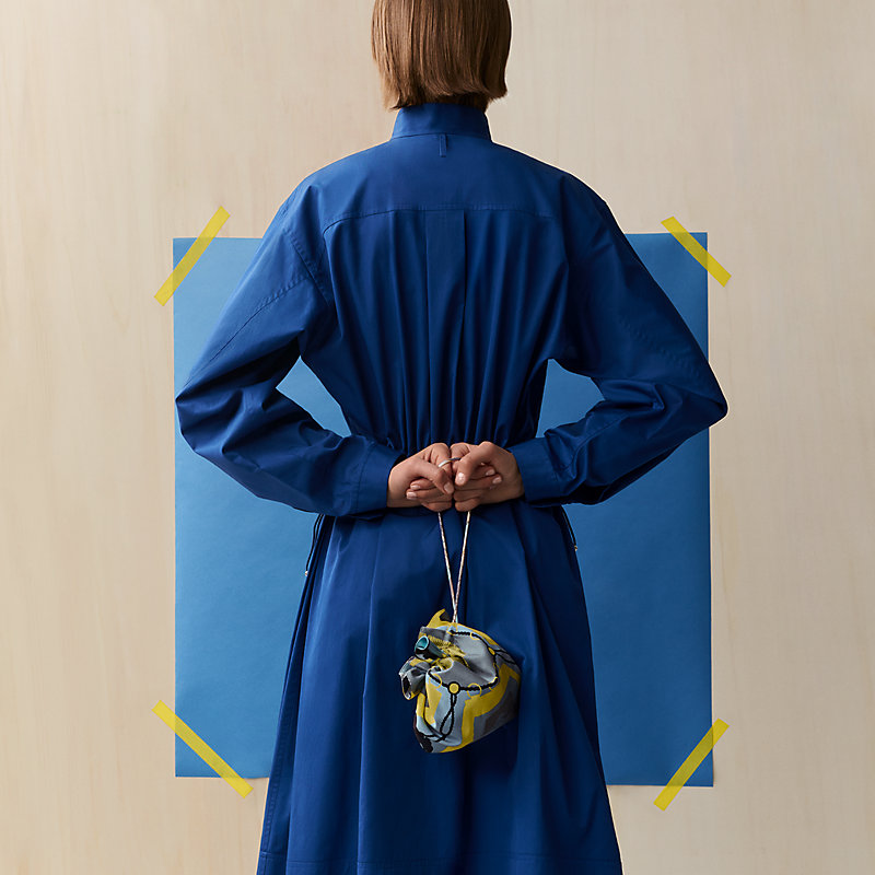 リバーシブルシルクポーチ GM | Hermès - エルメス-公式サイト